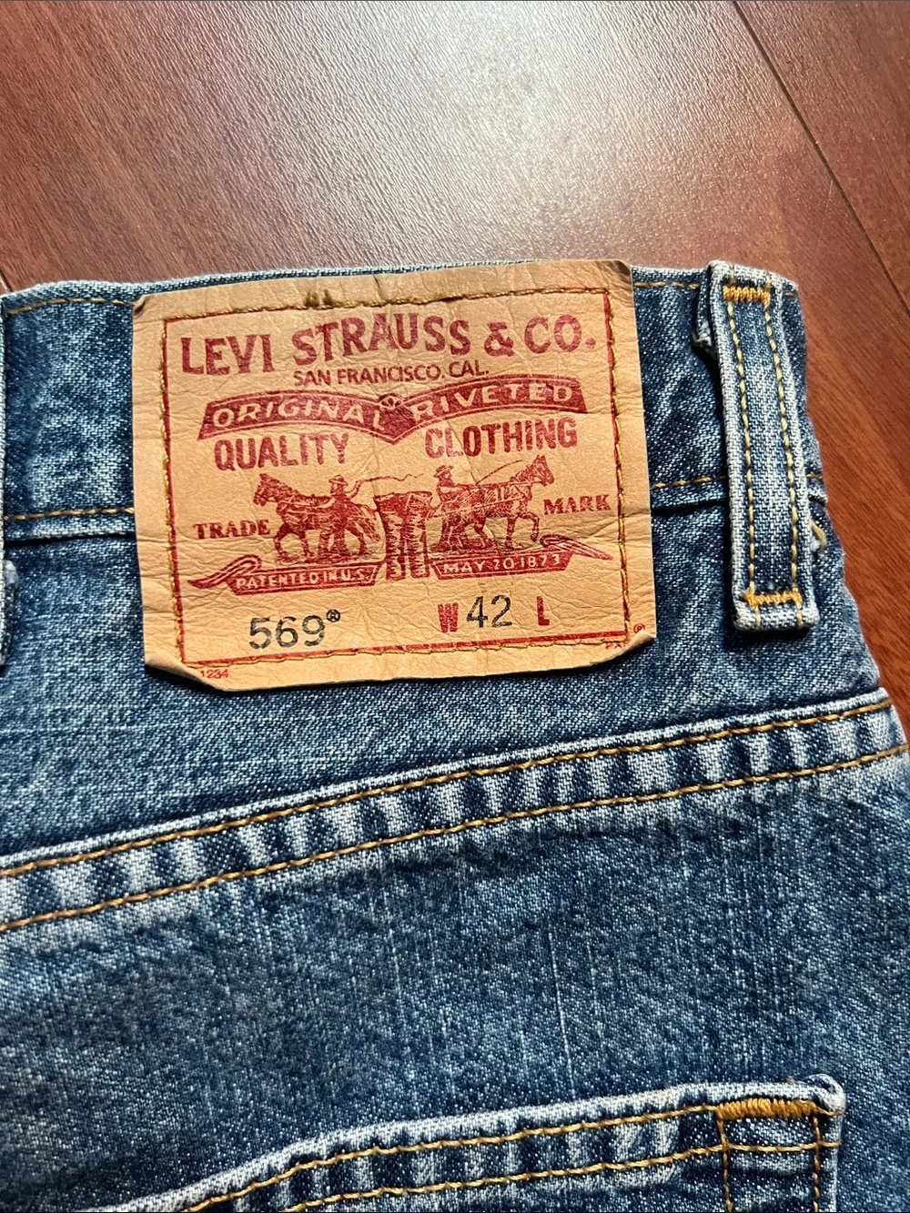 Levi’s Classic Blue Denim Men's Shorts - Loose Straight‎ Fit w42